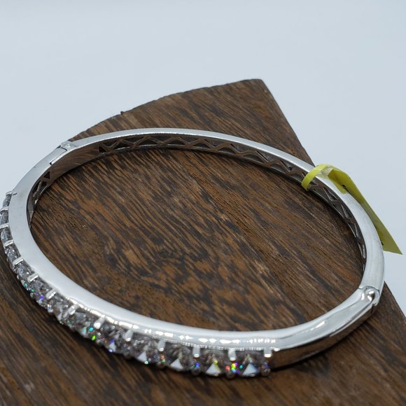 11.15 cts Swarovski Sterling Silver Bangle Bracelet - Picture 6 of 13